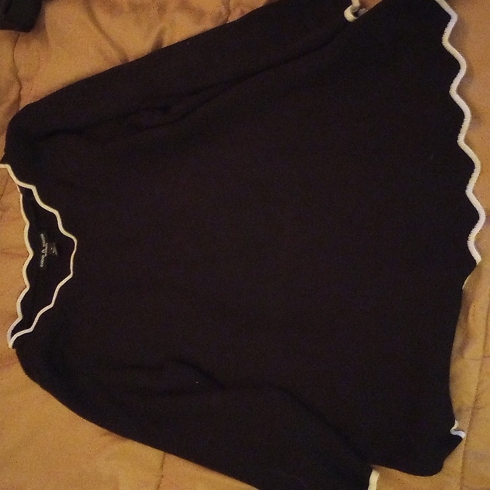 Cable & Gauge Scalloped Contrast Hem Knit